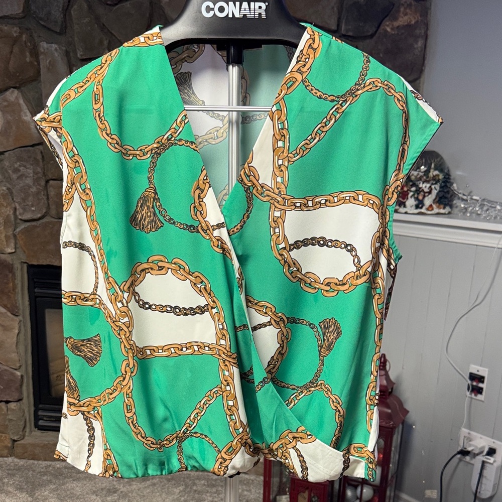 Elegant Chain Print Blouse in Green